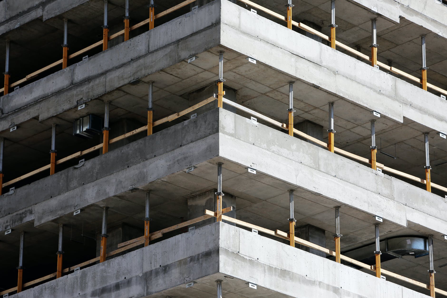 Edificio con forjados apuntalados